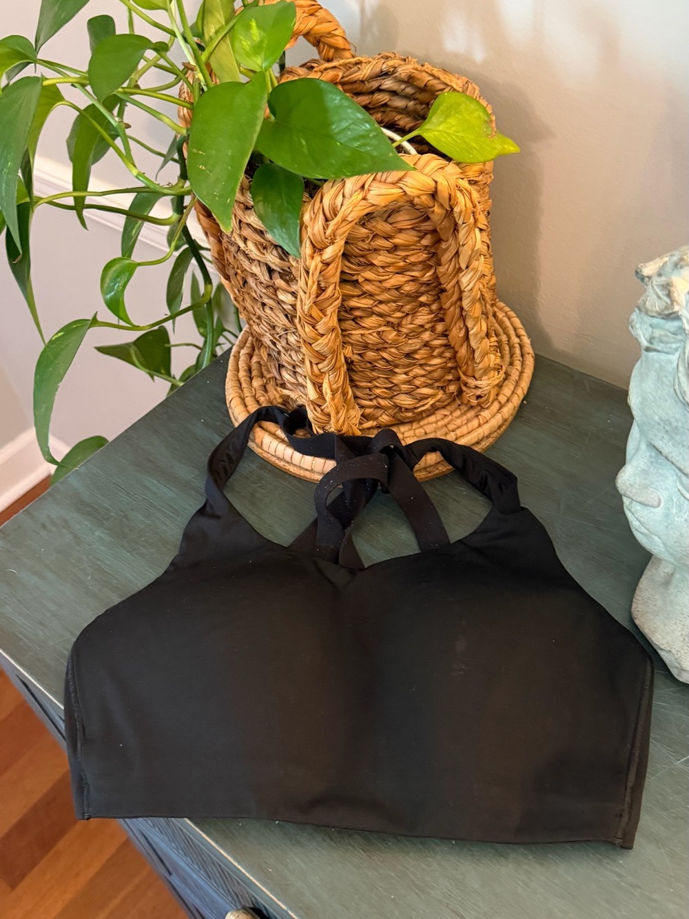 Lululemon Black Energy High Support Bra with cross back design. 34D